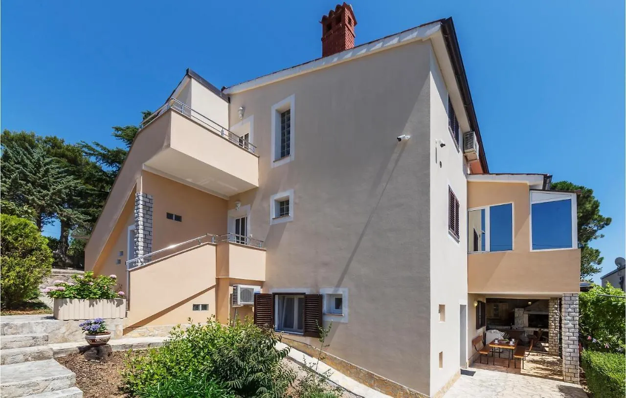 Nice Apartment In Pula With Kitchen