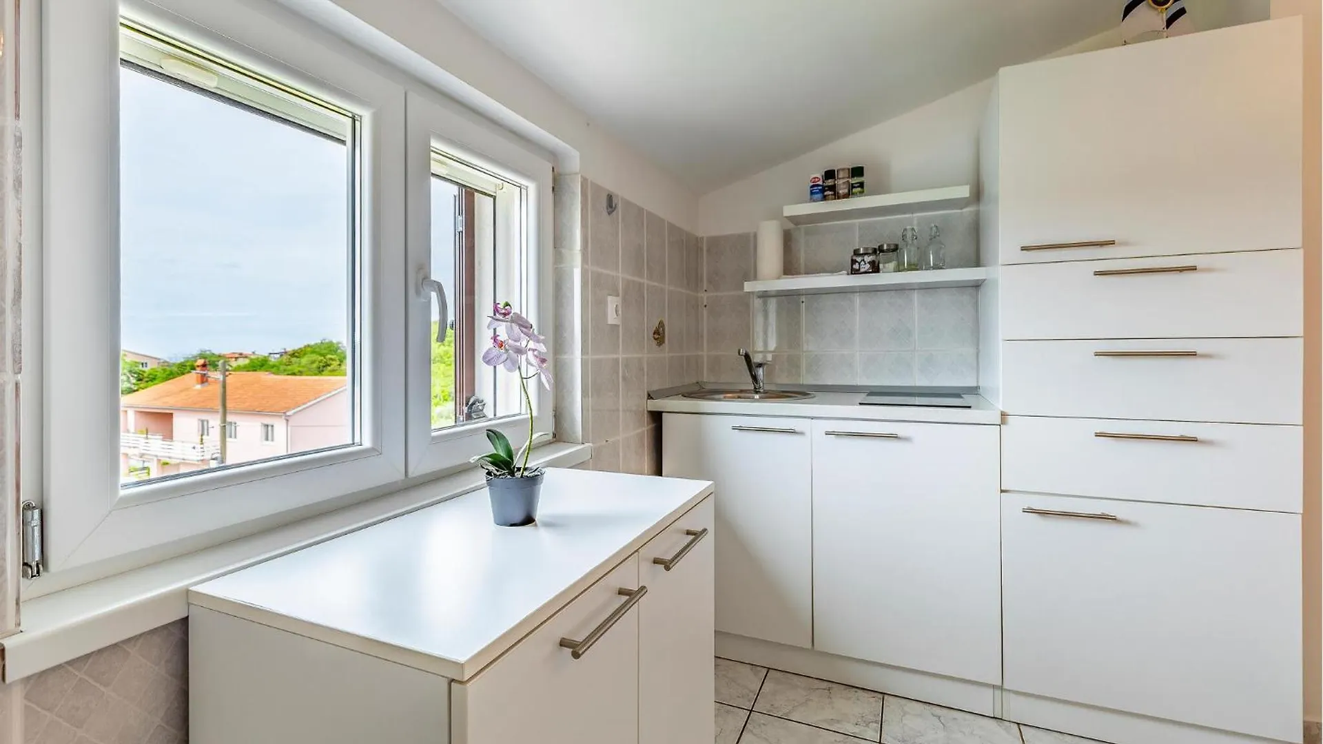 Nice Apartment In Pula With Kitchen